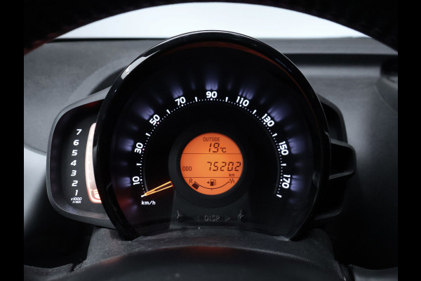 Toyota Aygo 1.0 VVT-i x-play (APPLE CARPLAY,NAVI,LED,CRUISE,SPORTSTOELEN,LM VELGEN,NETTESTAAT)