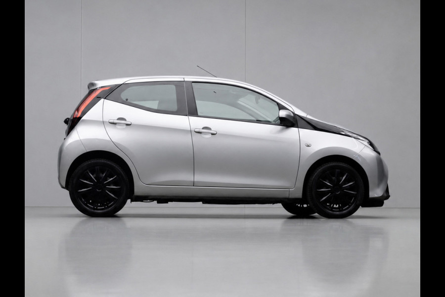 Toyota Aygo 1.0 VVT-i x-play (APPLE CARPLAY,NAVI,LED,CRUISE,SPORTSTOELEN,LM VELGEN,NETTESTAAT)