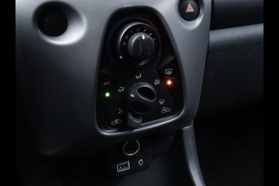 Toyota Aygo 1.0 VVT-i x-play (APPLE CARPLAY,NAVI,LED,CRUISE,SPORTSTOELEN,LM VELGEN,NETTESTAAT)