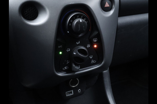 Toyota Aygo 1.0 VVT-i x-play (APPLE CARPLAY,NAVI,LED,CRUISE,SPORTSTOELEN,LM VELGEN,NETTESTAAT)