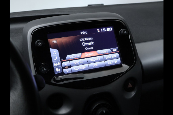 Toyota Aygo 1.0 VVT-i x-play (APPLE CARPLAY,NAVI,LED,CRUISE,SPORTSTOELEN,LM VELGEN,NETTESTAAT)
