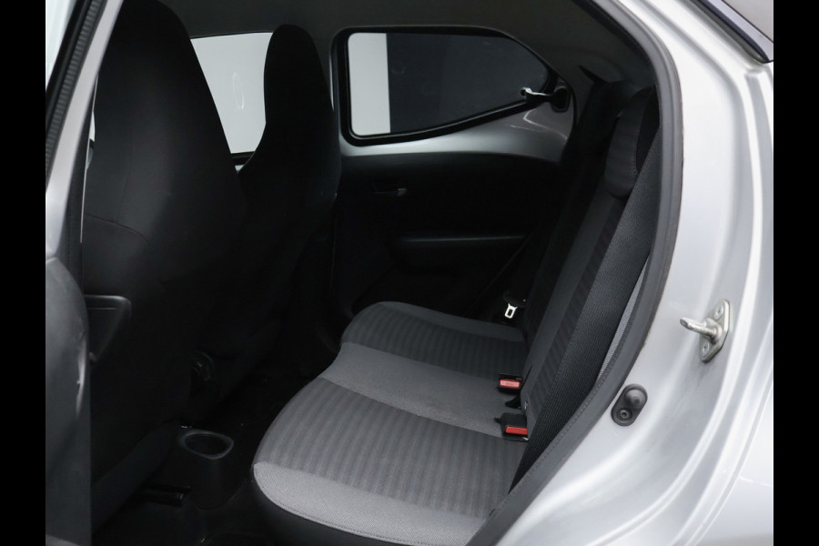 Toyota Aygo 1.0 VVT-i x-play (APPLE CARPLAY,NAVI,LED,CRUISE,SPORTSTOELEN,LM VELGEN,NETTESTAAT)