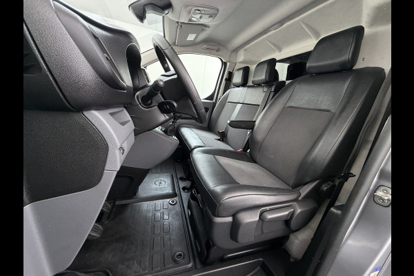 Opel Vivaro 2.0CDTI 145PK L3H1 3-Persoons Trekhaak 360°Camera Airco Navi Apple Carplay Android Auto Bluetooth Regen-Lichtsensor Cruise Control Betonplex Vloer Lat om lat betimmering Schuifdeur 2.500KG Trekgewicht Origineel Nederlandse Auto