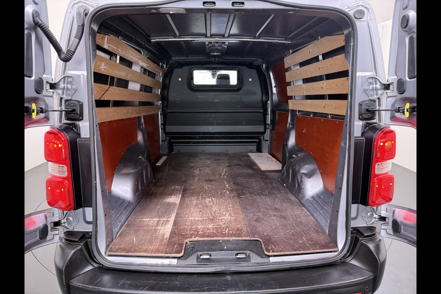 Opel Vivaro 2.0CDTI 145PK L3H1 3-Persoons Trekhaak 360°Camera Airco Navi Apple Carplay Android Auto Bluetooth Regen-Lichtsensor Cruise Control Betonplex Vloer Lat om lat betimmering Schuifdeur 2.500KG Trekgewicht Origineel Nederlandse Auto