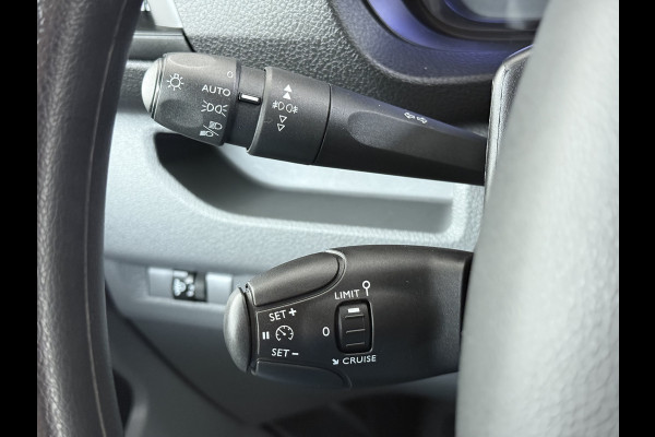 Opel Vivaro 2.0CDTI 145PK L3H1 3-Persoons Trekhaak 360°Camera Airco Navi Apple Carplay Android Auto Bluetooth Regen-Lichtsensor Cruise Control Betonplex Vloer Lat om lat betimmering Schuifdeur 2.500KG Trekgewicht Origineel Nederlandse Auto