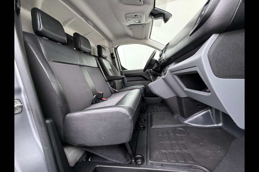 Opel Vivaro 2.0CDTI 145PK L3H1 3-Persoons Trekhaak 360°Camera Airco Navi Apple Carplay Android Auto Bluetooth Regen-Lichtsensor Cruise Control Betonplex Vloer Lat om lat betimmering Schuifdeur 2.500KG Trekgewicht Origineel Nederlandse Auto