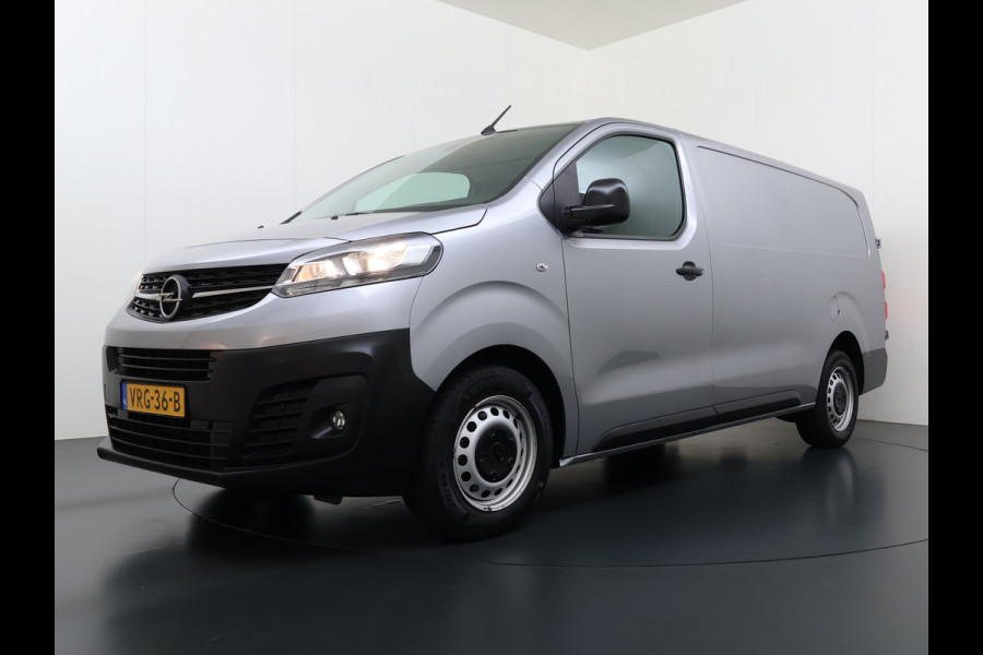 Opel Vivaro 2.0CDTI 145PK L3H1 3-Persoons Trekhaak 360°Camera Airco Navi Apple Carplay Android Auto Bluetooth Regen-Lichtsensor Cruise Control Betonplex Vloer Lat om lat betimmering Schuifdeur 2.500KG Trekgewicht Origineel Nederlandse Auto