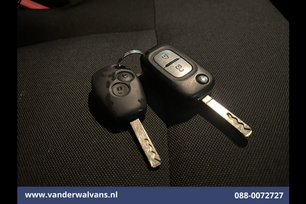 Renault Master 2.3 dCi 136pk L2H2 Euro6 Airco | Navigatie | Camera | Cruisecontrol | LED | 2500kg Trekhaak Parkeersensoren, Bijrijdersbank