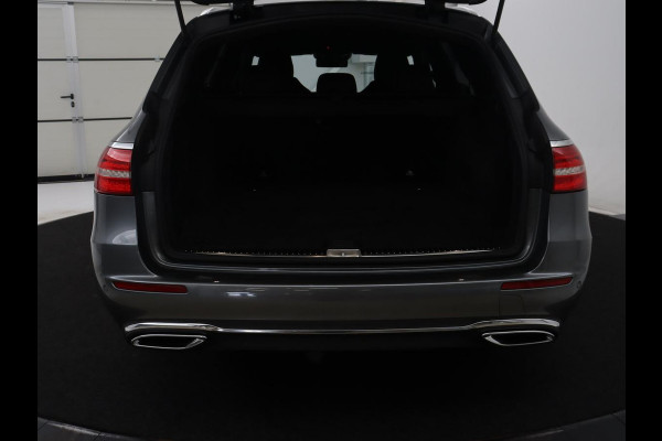 Mercedes-Benz E-Klasse Estate 200 d | Half Leder | Trekhaak | Camera | Adaptive cruise | Sfeerverlichting | Park assist | Navigatie | Full LED |