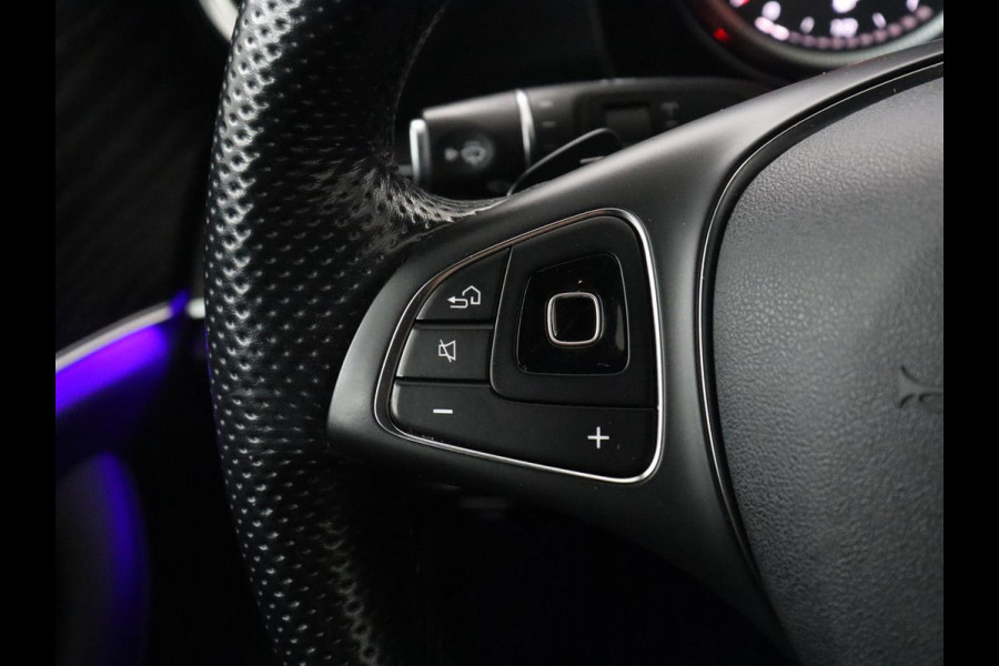 Mercedes-Benz E-Klasse Estate 200 d | Half Leder | Trekhaak | Camera | Adaptive cruise | Sfeerverlichting | Park assist | Navigatie | Full LED |