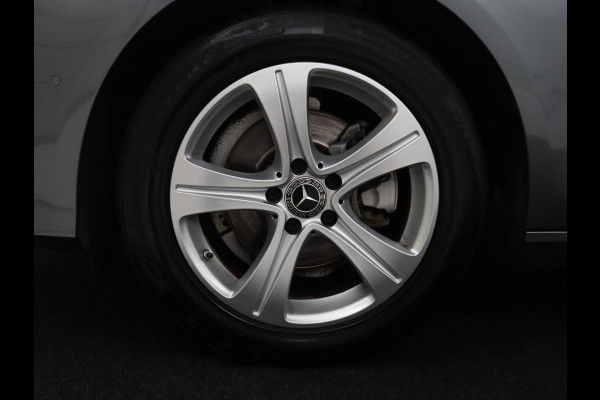 Mercedes-Benz E-Klasse Estate 200 d | Half Leder | Trekhaak | Camera | Adaptive cruise | Sfeerverlichting | Park assist | Navigatie | Full LED |