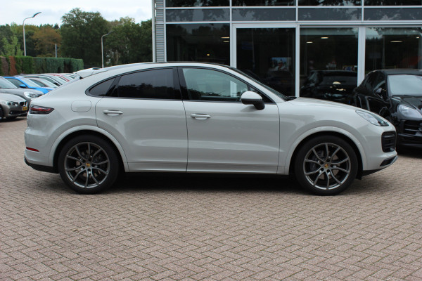 Porsche Cayenne Coupé 3.0 E-Hybrid / Trekhaak / Panoramadak / 360Camera / Keyless / 21'' / Softclose / Luchtvering / Bose / Sportdesign+Chrono / Stoel+Stuurverwarming / Dodehoek / DAB / ACC