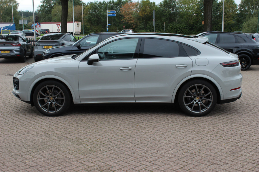 Porsche Cayenne Coupé 3.0 E-Hybrid / Trekhaak / Panoramadak / 360Camera / Keyless / 21'' / Softclose / Luchtvering / Bose / Sportdesign+Chrono / Stoel+Stuurverwarming / Dodehoek / DAB / ACC