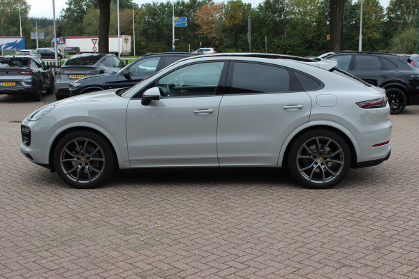 Porsche Cayenne Coupé 3.0 E-Hybrid / Trekhaak / Panoramadak / 360Camera / Keyless / 21'' / Softclose / Luchtvering / Bose / Sportdesign+Chrono / Stoel+Stuurverwarming / Dodehoek / DAB / ACC