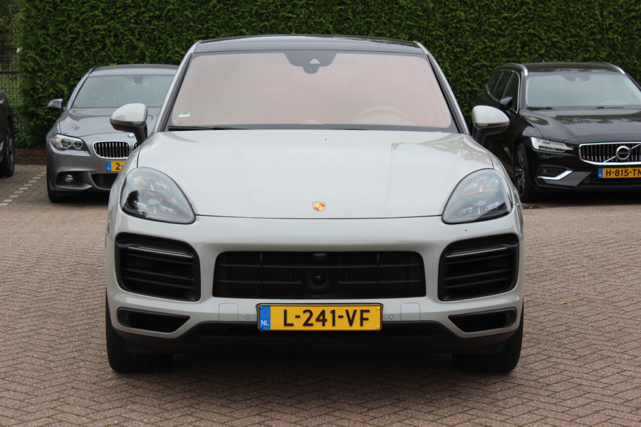 Porsche Cayenne Coupé 3.0 E-Hybrid / Trekhaak / Panoramadak / 360Camera / Keyless / 21'' / Softclose / Luchtvering / Bose / Sportdesign+Chrono / Stoel+Stuurverwarming / Dodehoek / DAB / ACC
