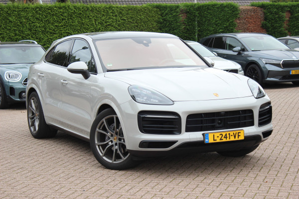 Porsche Cayenne Coupé 3.0 E-Hybrid / Trekhaak / Panoramadak / 360Camera / Keyless / 21'' / Softclose / Luchtvering / Bose / Sportdesign+Chrono / Stoel+Stuurverwarming / Dodehoek / DAB / ACC