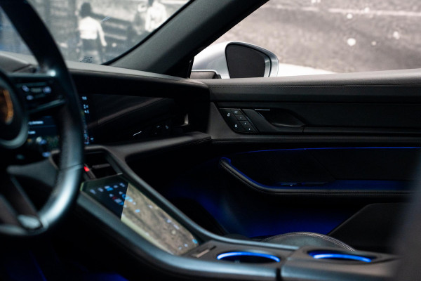 Porsche Taycan Sport Turismo 93 kWh *BOSE / Panorama / 18-wegs Sportstoelen / Warmtepomp / Memory / Electric Sport Sound*