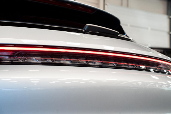 Porsche Taycan Sport Turismo 93 kWh *BOSE / Panorama / 18-wegs Sportstoelen / Warmtepomp / Memory / Electric Sport Sound*