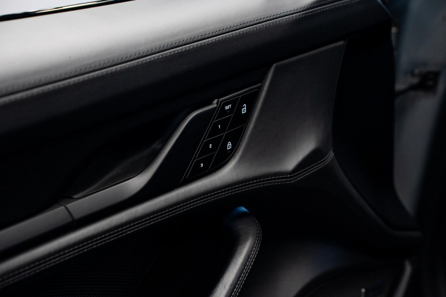 Porsche Taycan Sport Turismo 93 kWh *BOSE / Panorama / 18-wegs Sportstoelen / Warmtepomp / Memory / Electric Sport Sound*