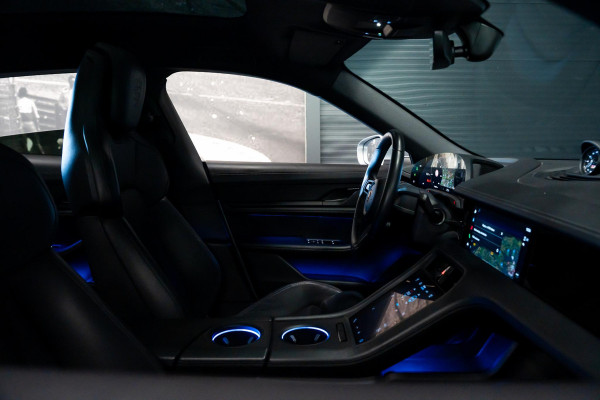 Porsche Taycan Sport Turismo 93 kWh *BOSE / Panorama / 18-wegs Sportstoelen / Warmtepomp / Memory / Electric Sport Sound*