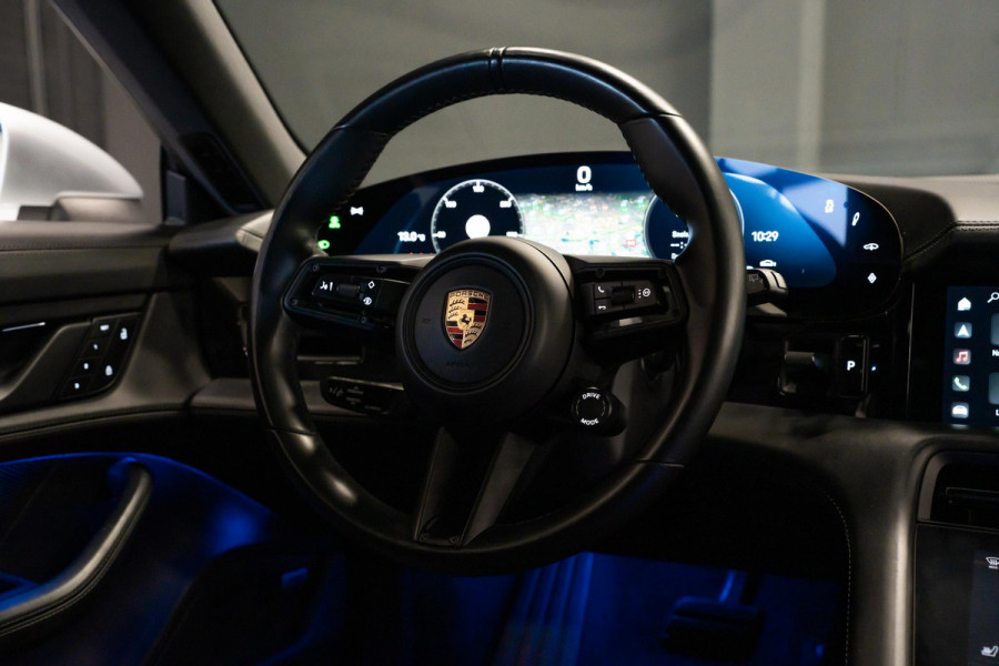 Porsche Taycan Sport Turismo 93 kWh *BOSE / Panorama / 18-wegs Sportstoelen / Warmtepomp / Memory / Electric Sport Sound*