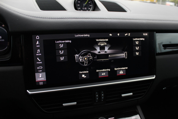 Porsche Cayenne 3.0 E-Hybrid / Trekhaak / Panoramadak / 360Camera / Softclose / 21'' / Luchtvering / Keyless / CarPlay / Sportchrono / Bose / Stoelverwarming / DAB / Cruise Control