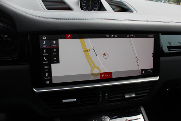 Porsche Cayenne 3.0 E-Hybrid / Trekhaak / Panoramadak / 360Camera / Softclose / 21'' / Luchtvering / Keyless / CarPlay / Sportchrono / Bose / Stoelverwarming / DAB / Cruise Control