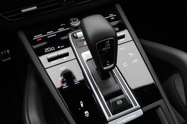 Porsche Cayenne 3.0 E-Hybrid / Trekhaak / Panoramadak / 360Camera / Softclose / 21'' / Luchtvering / Keyless / CarPlay / Sportchrono / Bose / Stoelverwarming / DAB / Cruise Control