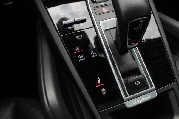 Porsche Cayenne 3.0 E-Hybrid / Trekhaak / Panoramadak / 360Camera / Softclose / 21'' / Luchtvering / Keyless / CarPlay / Sportchrono / Bose / Stoelverwarming / DAB / Cruise Control