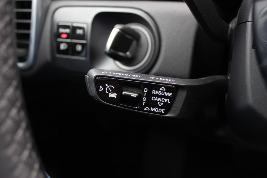 Porsche Cayenne 3.0 E-Hybrid / Trekhaak / Panoramadak / 360Camera / Softclose / 21'' / Luchtvering / Keyless / CarPlay / Sportchrono / Bose / Stoelverwarming / DAB / Cruise Control