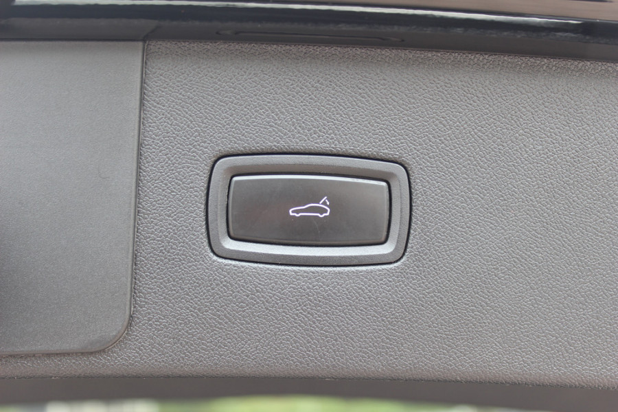 Porsche Cayenne 3.0 E-Hybrid / Trekhaak / Panoramadak / 360Camera / Softclose / 21'' / Luchtvering / Keyless / CarPlay / Sportchrono / Bose / Stoelverwarming / DAB / Cruise Control