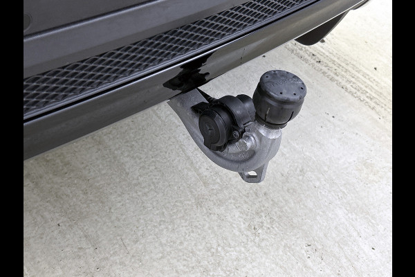 Mercedes-Benz Glb 180 Business Solution AMG AMG Line | Night Pakket | Panorama Schuif-Kanteldak | Parkeerpakket met achteruitrijcamera | Stoelverwarming. Inclusief 24 maanden MB Certified garantie voor Europa.