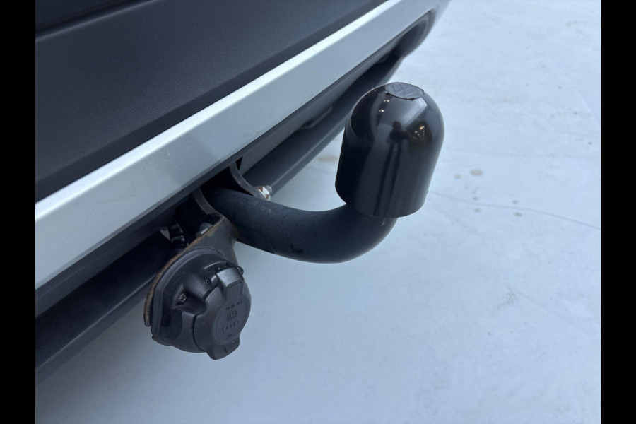 Volkswagen T-Cross 1.0 TSI Life 95 pk | Navigatie | Trekhaak | Parkeersensoren | Adaptieve cruise control | Apple Carplay/Android Auto |