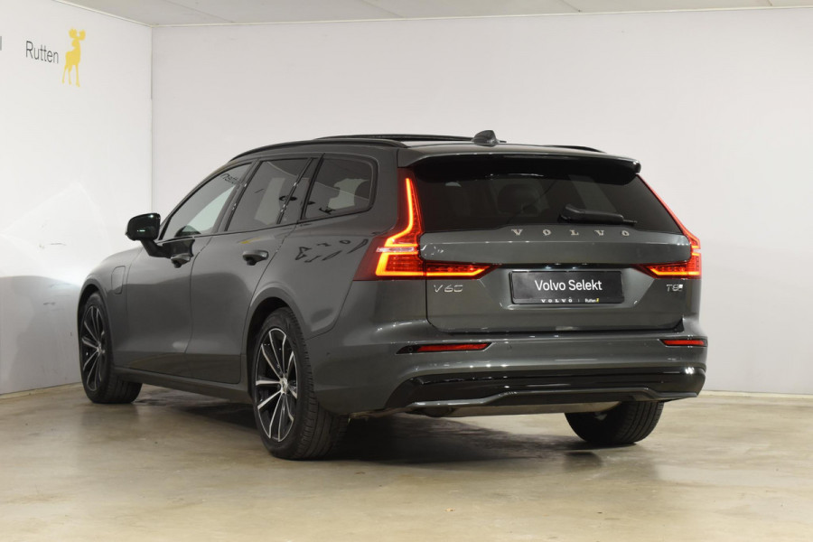 Volvo V60 T8 455PK Plug-in hybrid AWD Plus Dark Adaptive Cruise Control / 360 Camera / Harman Kardon / Head-up display / Panorama schuifdak / Stoel- en stuurverwarming / Stoelverwarming achter / Trekhaak elektrisch wegklapbaar / Elektrische stoelen met geheugen