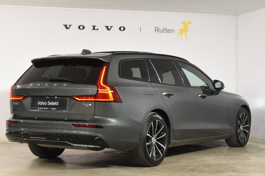 Volvo V60 T8 455PK Plug-in hybrid AWD Plus Dark Adaptive Cruise Control / 360 Camera / Harman Kardon / Head-up display / Panorama schuifdak / Stoel- en stuurverwarming / Stoelverwarming achter / Trekhaak elektrisch wegklapbaar / Elektrische stoelen met geheugen