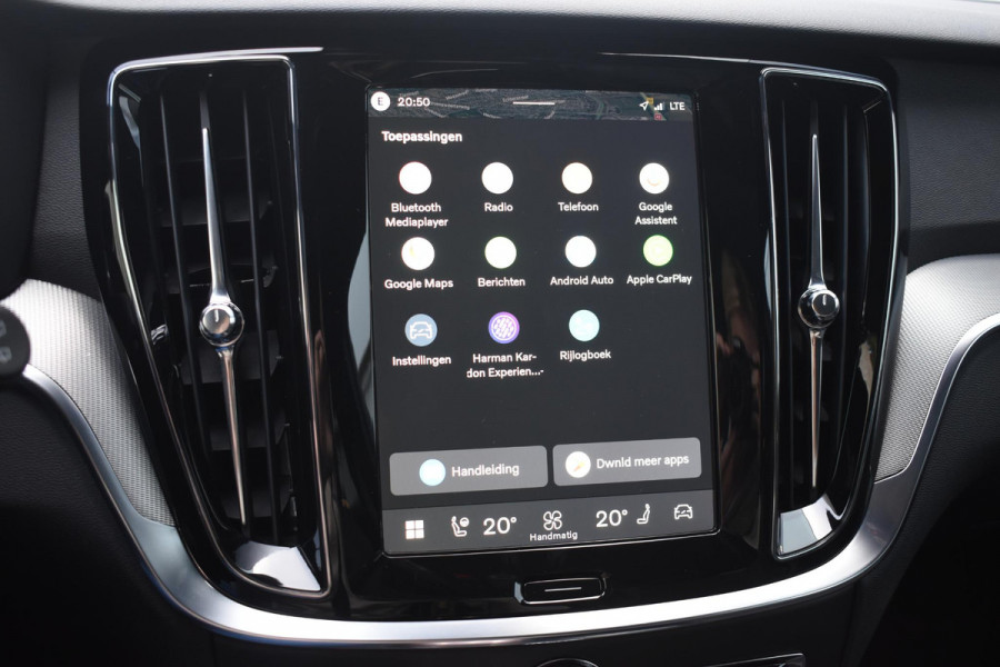 Volvo V60 T8 455PK Plug-in hybrid AWD Plus Dark Adaptive Cruise Control / 360 Camera / Harman Kardon / Head-up display / Panorama schuifdak / Stoel- en stuurverwarming / Stoelverwarming achter / Trekhaak elektrisch wegklapbaar / Elektrische stoelen met geheugen