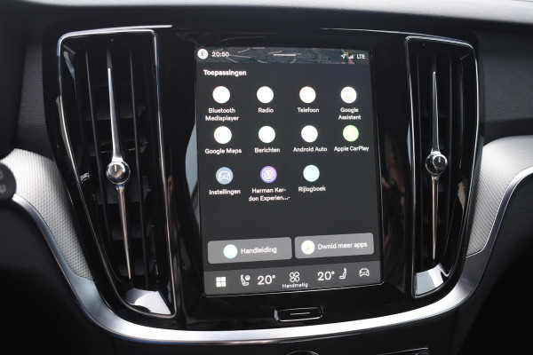 Volvo V60 T8 455PK Plug-in hybrid AWD Plus Dark Adaptive Cruise Control / 360 Camera / Harman Kardon / Head-up display / Panorama schuifdak / Stoel- en stuurverwarming / Stoelverwarming achter / Trekhaak elektrisch wegklapbaar / Elektrische stoelen met geheugen