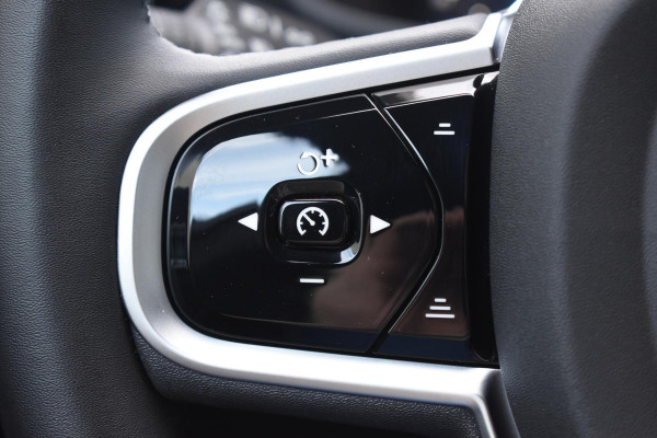 Volvo V60 T8 455PK Plug-in hybrid AWD Plus Dark Adaptive Cruise Control / 360 Camera / Harman Kardon / Head-up display / Panorama schuifdak / Stoel- en stuurverwarming / Stoelverwarming achter / Trekhaak elektrisch wegklapbaar / Elektrische stoelen met geheugen