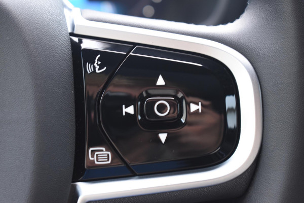 Volvo V60 T8 455PK Plug-in hybrid AWD Plus Dark Adaptive Cruise Control / 360 Camera / Harman Kardon / Head-up display / Panorama schuifdak / Stoel- en stuurverwarming / Stoelverwarming achter / Trekhaak elektrisch wegklapbaar / Elektrische stoelen met geheugen