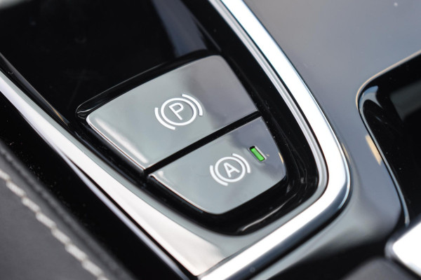 Volvo V60 T8 455PK Plug-in hybrid AWD Plus Dark Adaptive Cruise Control / 360 Camera / Harman Kardon / Head-up display / Panorama schuifdak / Stoel- en stuurverwarming / Stoelverwarming achter / Trekhaak elektrisch wegklapbaar / Elektrische stoelen met geheugen