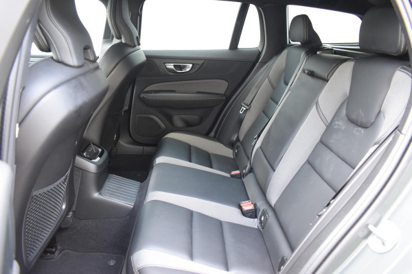Volvo V60 T8 455PK Plug-in hybrid AWD Plus Dark Adaptive Cruise Control / 360 Camera / Harman Kardon / Head-up display / Panorama schuifdak / Stoel- en stuurverwarming / Stoelverwarming achter / Trekhaak elektrisch wegklapbaar / Elektrische stoelen met geheugen