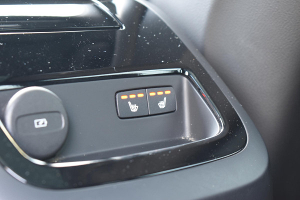 Volvo V60 T8 455PK Plug-in hybrid AWD Plus Dark Adaptive Cruise Control / 360 Camera / Harman Kardon / Head-up display / Panorama schuifdak / Stoel- en stuurverwarming / Stoelverwarming achter / Trekhaak elektrisch wegklapbaar / Elektrische stoelen met geheugen
