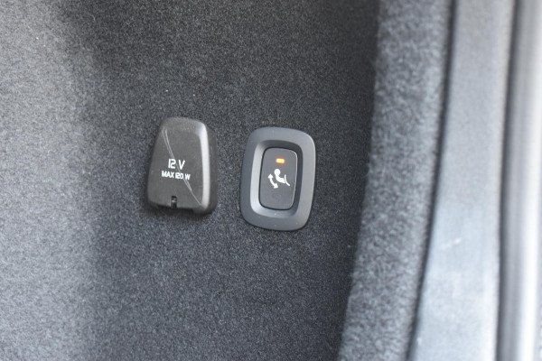 Volvo V60 T8 455PK Plug-in hybrid AWD Plus Dark Adaptive Cruise Control / 360 Camera / Harman Kardon / Head-up display / Panorama schuifdak / Stoel- en stuurverwarming / Stoelverwarming achter / Trekhaak elektrisch wegklapbaar / Elektrische stoelen met geheugen