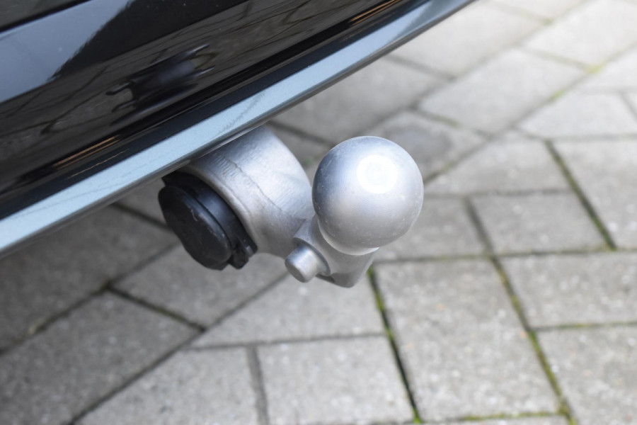 Volvo V60 T8 455PK Plug-in hybrid AWD Plus Dark Adaptive Cruise Control / 360 Camera / Harman Kardon / Head-up display / Panorama schuifdak / Stoel- en stuurverwarming / Stoelverwarming achter / Trekhaak elektrisch wegklapbaar / Elektrische stoelen met geheugen