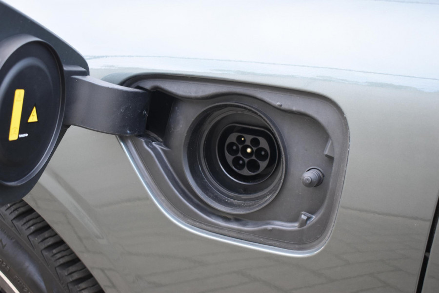 Volvo V60 T8 455PK Plug-in hybrid AWD Plus Dark Adaptive Cruise Control / 360 Camera / Harman Kardon / Head-up display / Panorama schuifdak / Stoel- en stuurverwarming / Stoelverwarming achter / Trekhaak elektrisch wegklapbaar / Elektrische stoelen met geheugen