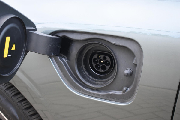 Volvo V60 T8 455PK Plug-in hybrid AWD Plus Dark Adaptive Cruise Control / 360 Camera / Harman Kardon / Head-up display / Panorama schuifdak / Stoel- en stuurverwarming / Stoelverwarming achter / Trekhaak elektrisch wegklapbaar / Elektrische stoelen met geheugen