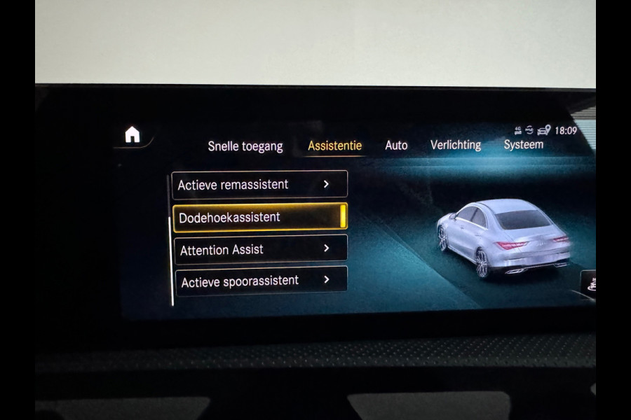 Mercedes-Benz CLA-Klasse 220 4MATIC AMG Pano|Burmester|Dodehoek