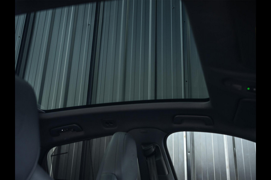 Porsche Cayenne Coupé 3.0 E-Hybrid Black Edition | Sport Chrono | Panoramadak | Bose | HUD | 360 Camera | Stoelventilatie | 18 Wegs Memory | Luchtvering | Soft Close | Ambiance Interieur | Adaptive Cruise | Stuurverwarming | Passagiers Display |