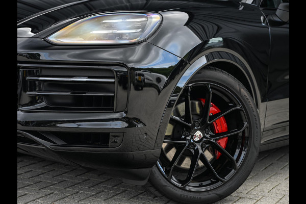 Porsche Cayenne Coupé 3.0 E-Hybrid Black Edition | Sport Chrono | Panoramadak | Bose | HUD | 360 Camera | Stoelventilatie | 18 Wegs Memory | Luchtvering | Soft Close | Ambiance Interieur | Adaptive Cruise | Stuurverwarming | Passagiers Display |