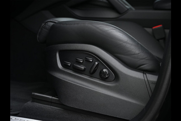 Porsche Cayenne Coupé 3.0 E-Hybrid Black Edition | Sport Chrono | Panoramadak | Bose | HUD | 360 Camera | Stoelventilatie | 18 Wegs Memory | Luchtvering | Soft Close | Ambiance Interieur | Adaptive Cruise | Stuurverwarming | Passagiers Display |